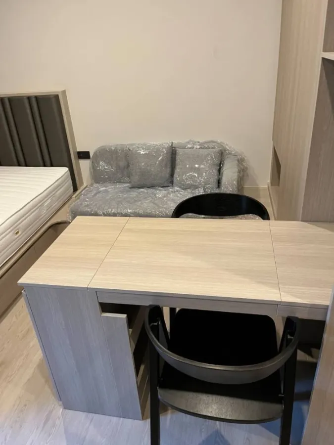 For rent: Reference Sathorn-Wongwian Yai, 9th floor, Building B. Fully furnished with complete set of appliances. First come, first served.