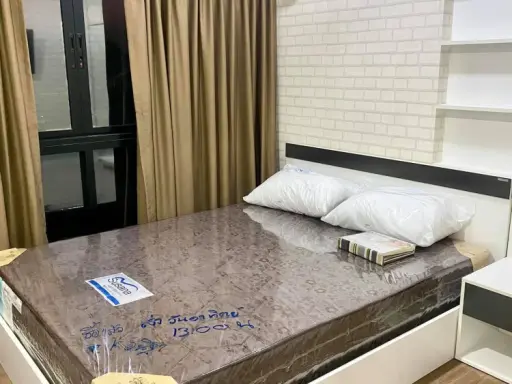 Condo for rent, Hallmark Ngamwongwan, beautiful room decorated with wallpaper in the whole room Plus the best price Hurry up to reserve.