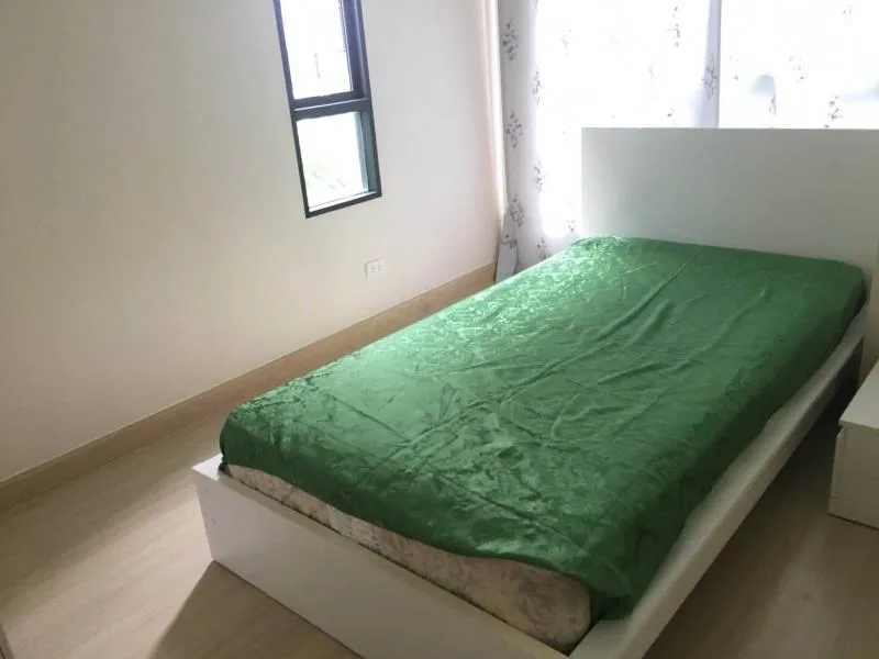Big rooms have arrived. 2 bedrooms are very rare. Let me tell you. If you are slow, you will miss it. The room is fully furnished and ready to move in. Rent The Privacy Rewadee