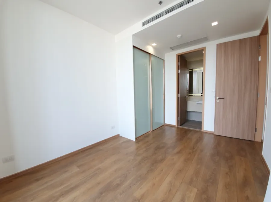 Condo for rent, Noble B Sukhumvit 33, high floor room, good view, comes with full amenities.