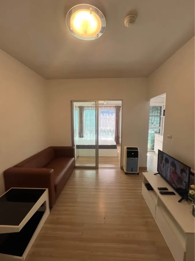 For rent: The Kith Lumlukka Klong 2, corner unit offering privacy, bright and airy room, fully furnished. Don't miss out!