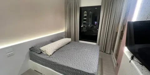 ขาย Life Asoke-Rama 9 ห้องบิวท์อิน “โทนสีชมพู” สวยหวาน น่าอยู่มาก เฟอร์นิเจอร์ + เครื่องใช้ไฟฟ้าครบ พร้อมเข้าอยู่