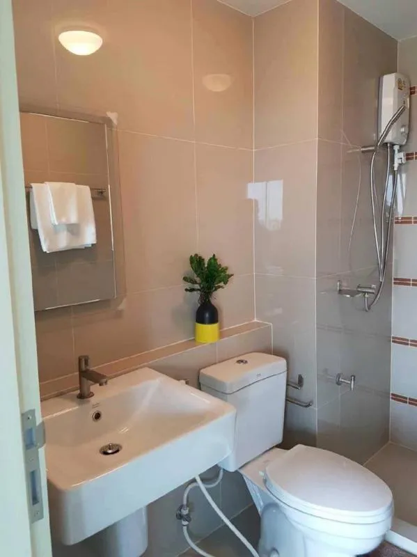 For sale Dcondo campus Rangsit, only 2.5 million baht. Ready to issue a transfer fee for free. Wow. Buy it now. Don't be slow!!