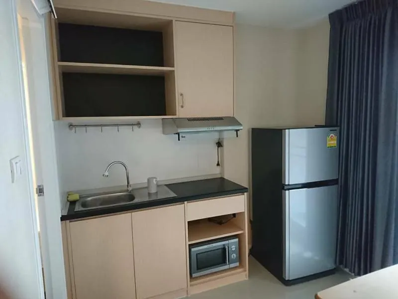 ให้เช่า JW Condo ดอนเมือง ห้องกว้าง มุมนั่งเล่นสบายๆ โซฟาใหญ่ๆไว้รับแขกให้เต็มที่เลยย