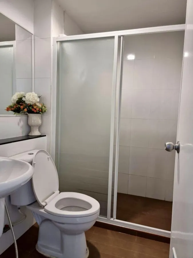 For rent, Regent Home Sukhumvit 97/1, corner room, lots of usable space, fully furnished. If interested, hurry up and reserve now. Don't be late.