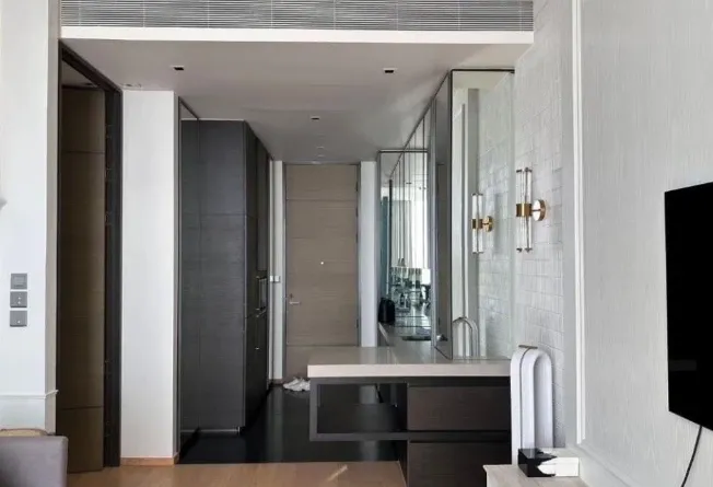For sale: 28 Chidlom, 34th floor, fully furnished, ready to move in immediately. Interested in owning one? Hurry and reserve now!