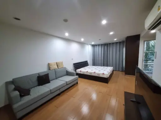 For rent: The Pulse Lat Phrao 44, spacious room, very comfortable, not cramped at all, view of trees, move now, don't hesitate.