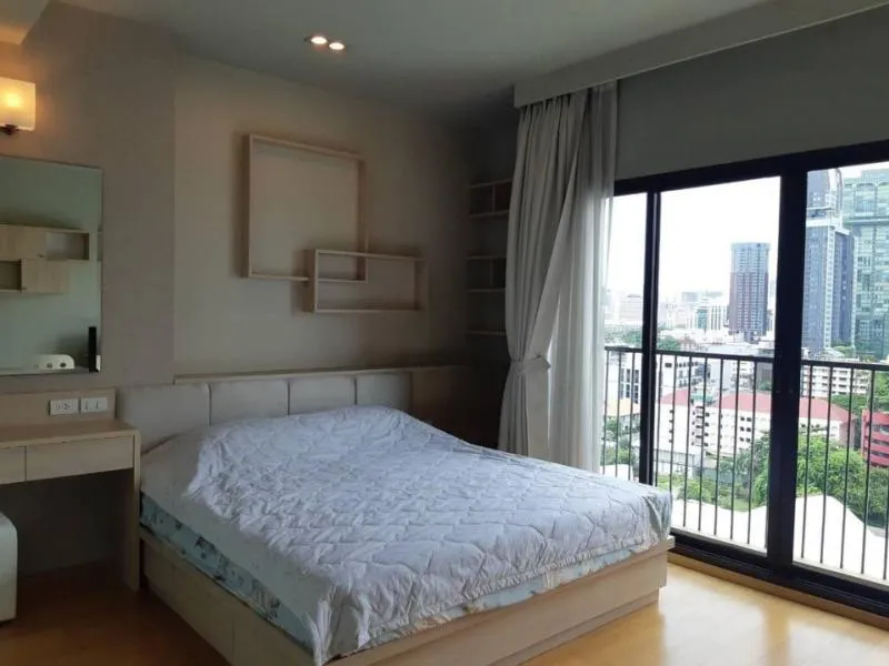 ให้เช่า คอนโด Noble Revent ตำแหน่งดี เป็นห้องมุม ส่วนตัวสุดๆ เฟอร์นิเจอร์ครบพร้อมเข้าอยู่มาก ด่วนๆ