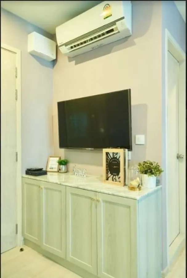 Sell/rent Condo Life Asoke, modern decorated room, beautiful and comfortable. Don't miss it. Cheap price. Easy to buy and make profit.