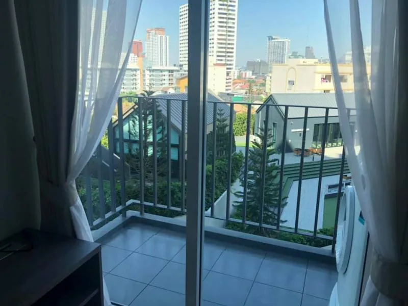 Condo for sale Chapter one Eco Ratchada Huai Khwang, corner room, 1 bedroom, fully furnished, ready to move in, great view, urgent