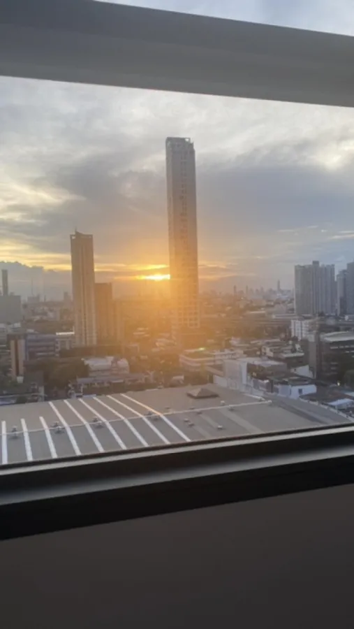Sold with tenants!! Condo Knightsbridge Prime On Nut, 19th floor, city view, fully furnished, ready to move in. Book now!!
