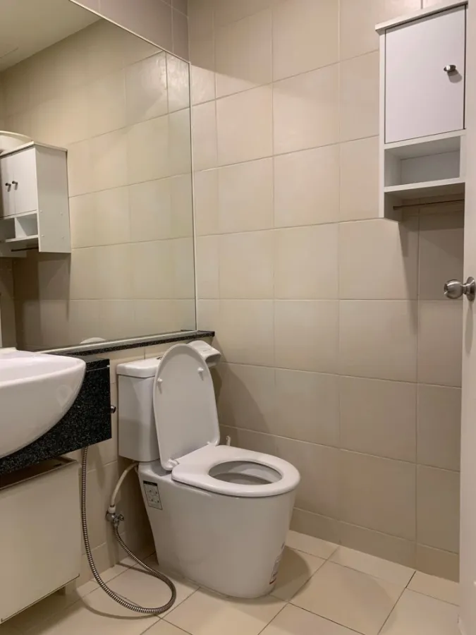 For sale/rent The Lighthouse Sathorn-Charoen Nakhon Decorate the room in loft style, 17th floor, high view, convenient, all in one place. Book now.