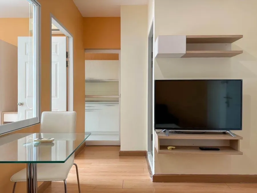 For rent: Life @ Ratchada-Sutthisan, great city view, fully furnished, complete electrical appliances, just bring your own stuff and you can move in.