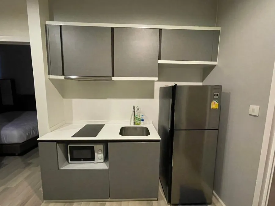 For rent: The key Sathorn-Charoenrat, 34th floor, very beautiful city view. The bed is soft and comfortable to sleep on. Hurry and reserve it.