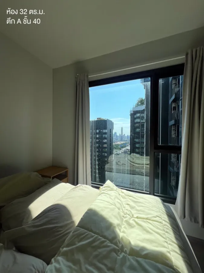 For sale: Life Asoke-Rama 9, 40th floor, very high, great city view, fully furnished, move in now, don't hesitate.