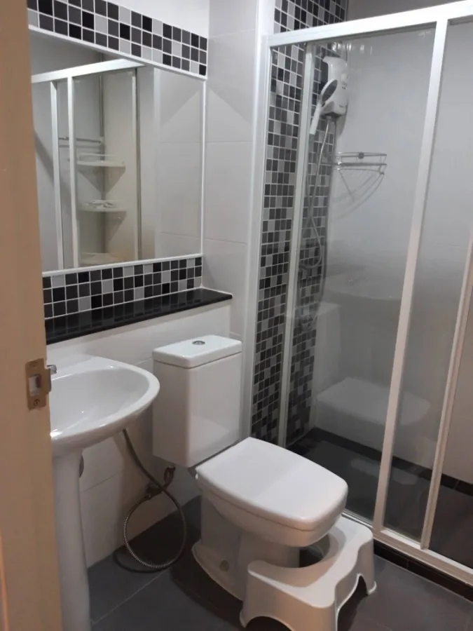 Condo for sale: Regent Home 22 Sukhumvit 85, complete with furniture and electrical appliances. Just come and move in.
