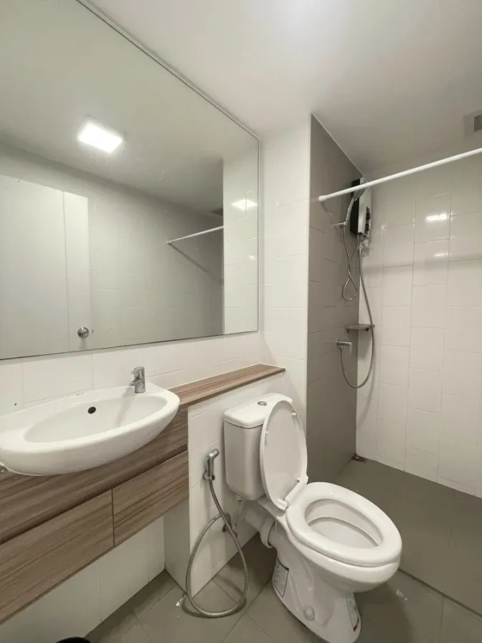 For rent Plum Condo Rangsit Alive 1, 3rd floor, pool view, fully furnished, book now, don't wait.