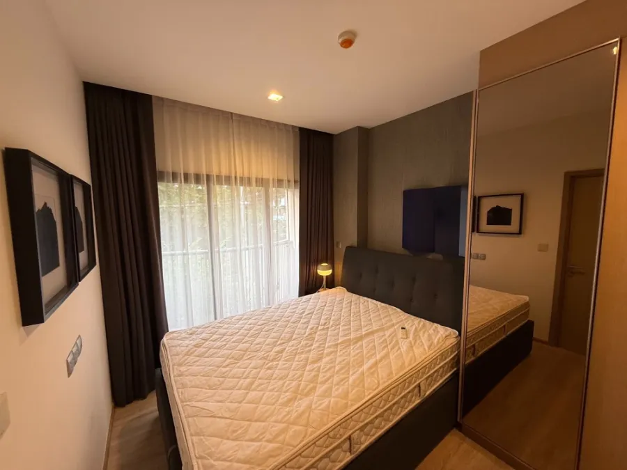For rent: Kawa Haus, private corner room, good floor height, complete with furniture and appliances, lots of storage space. You must book this.
