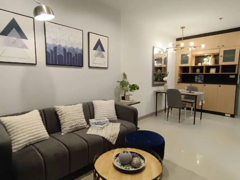 ขายด่วน!! คอนโด สุขุมวิท พลัส ห้อง Renovate ใหม่ สวยหรู ทำเลดี (ห้องมุม) หิ้วกระเป๋าอยู่ได้เลย!!