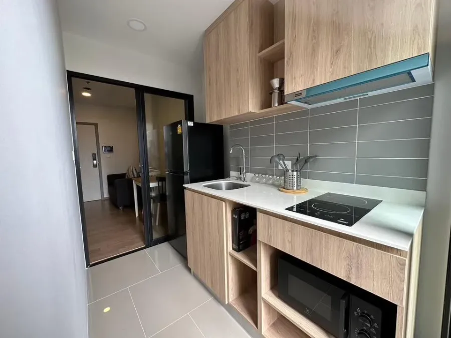 For rent: Chewathai Pinklao, 12th floor, with view of Rama VIII Bridge. Fully furnished. Don't miss out!