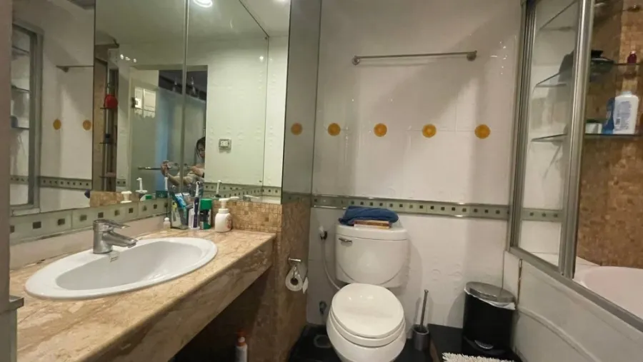 Selling a very spacious 3-bedroom, 3-bathroom condo at Lumpini Ville Phahol-Sutthisarn, complete with built-in furniture. Book now!