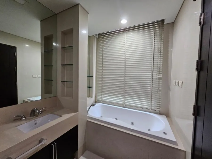 For rent!! Condo The Park Chidlom, 3rd floor, beautiful room, 2 bedrooms, fully furnished, ready to move in, don't miss it!!