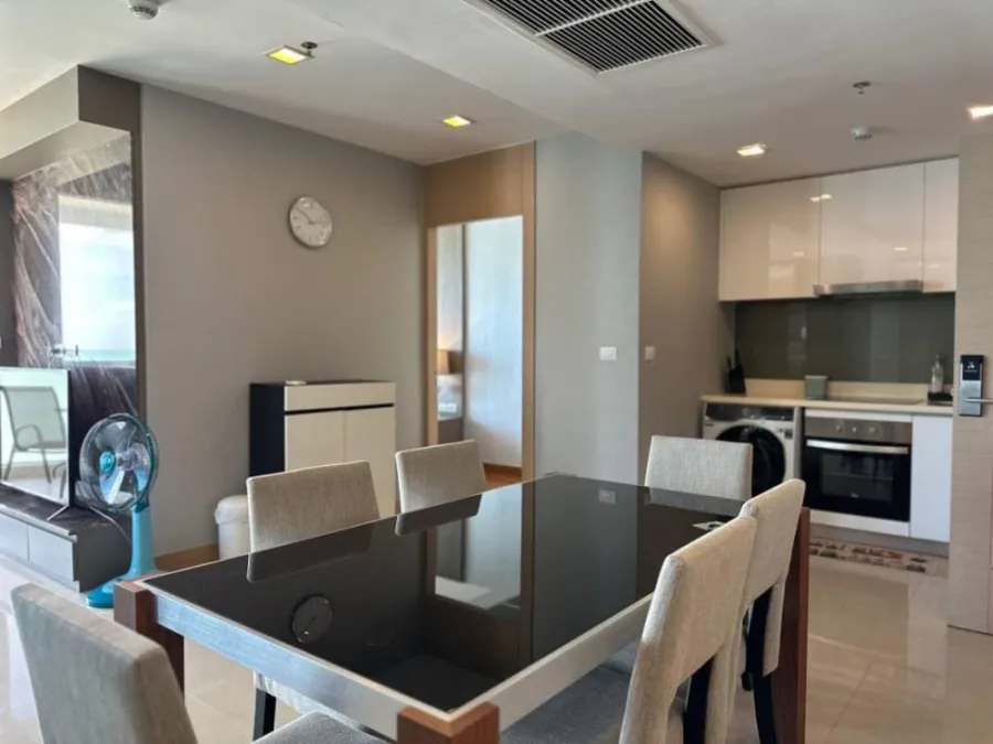 For sale: The Palm Wongamat Beach Pattaya, spacious room, high floor, fully decorated, Buit-In, move in now.