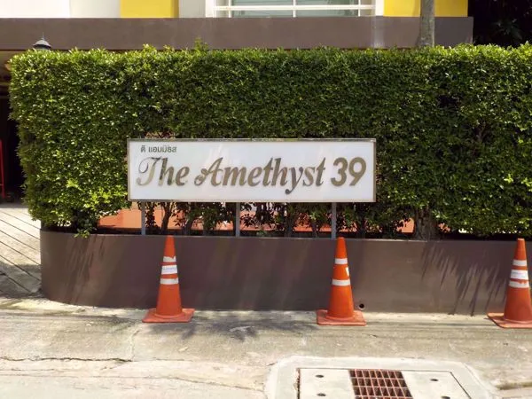 For rent: The Amethyst Sukhumvit 39, well decorated walls. Fully furnished, good price, just come and move in.