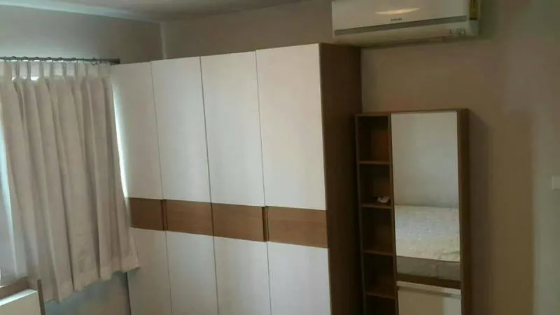 Condo for sale or rent, Smart Watcharaphon, fully furnished. The built-in room is very nice to live in.
