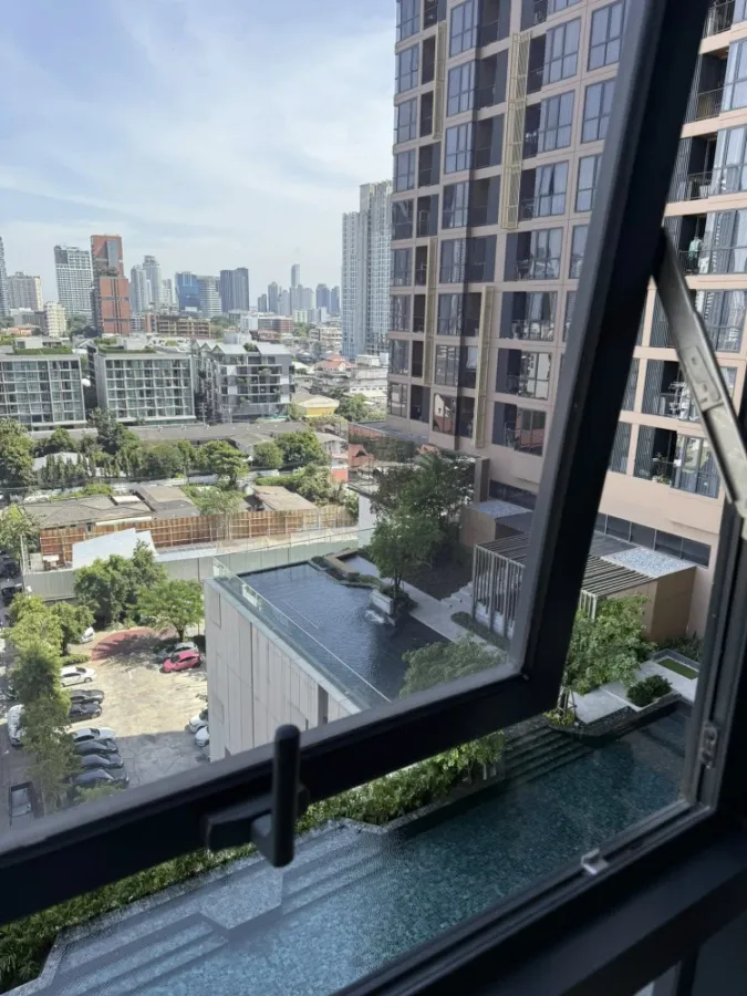ขาย ให้เช่า Oka Haus Sukhumvit 36 ห้องน่าอยู่ วิวสระ ทำเลดี เดินทางสะดวก รีบจองเลยตอนนี้