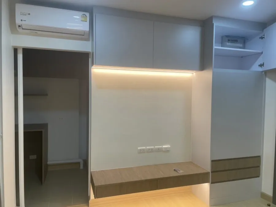 Selling Supalai Veranda Ramkhamhaeng condo. Nice unit with high-quality built-in furniture. Excellent location. Don't miss out!