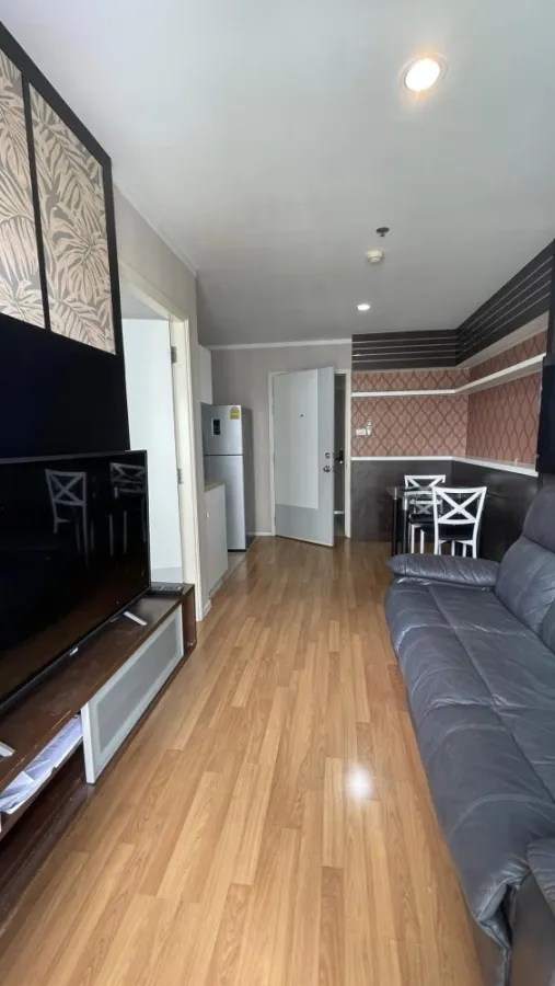For rent Lumpini Park Rama 9-Ratchada. Super chill swimming pool view Decorate the entire room with built-ins The room number is very beautiful. Book