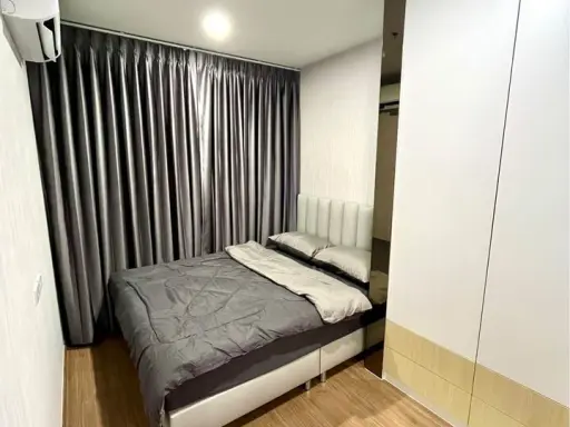 For rent, The Live In Phetkasem 37, nice room, decorated in tone-controlled colors. Complete electrical appliances Carry your bag and go in. ​