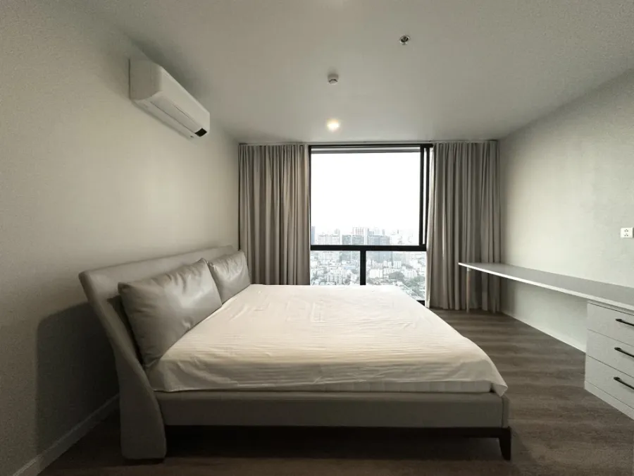 For rent: The Issara Ladprao, 43rd floor, unobstructed north view. Fully furnished with appliances, ready to move in.