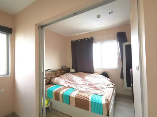 Corner room, quiet, sell the privacy Ladprao Sena, the front of the room doesn't match anyone. Who likes private, reserve now.