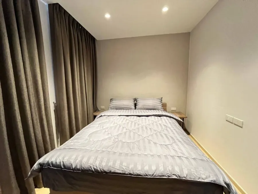 For rent: Runesu Thonglor 5, Japanese-style condo, fully furnished and equipped with appliances. Just bring your own luggage and move in!