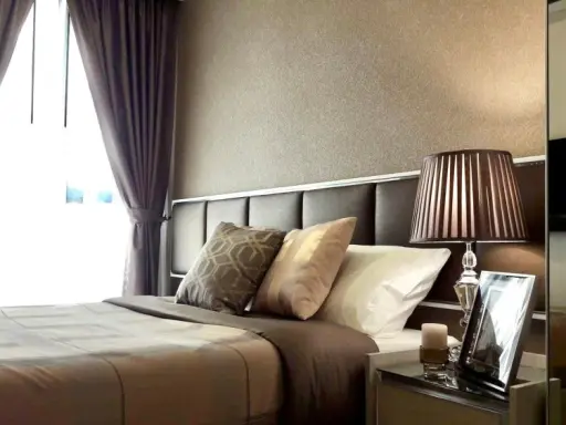 For rent: Rhythm Sukhumvit 42, good built-in furniture, very nice room. If interested, hurry and reserve quickly.
