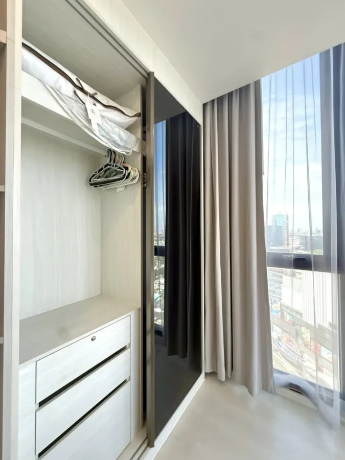 For sale or rent: Mazarine Ratchayothin, corner room with privacy, good location, lots of usable space. Reserve now!