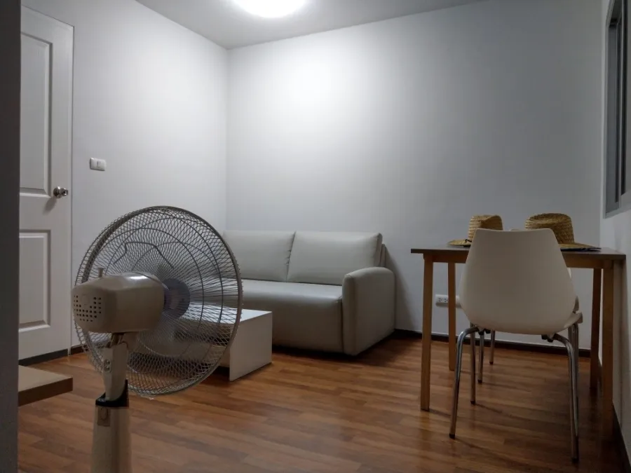 Condo for rent, U Hua Mak Station, next to the garden, cool during the day, not hot, fully furnished.