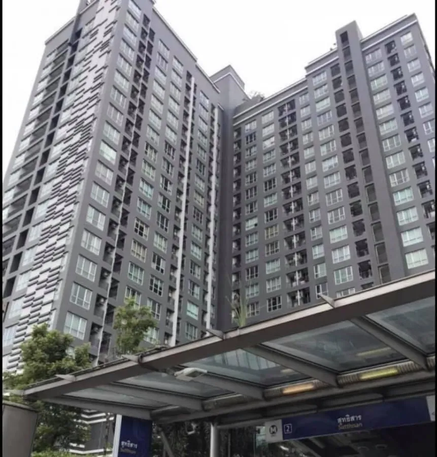 For sale and rent: Life at Ratchada-Sutthisan. The room is ready to move in. Fully furnished Complete set of electrical appliances. Don't miss it.