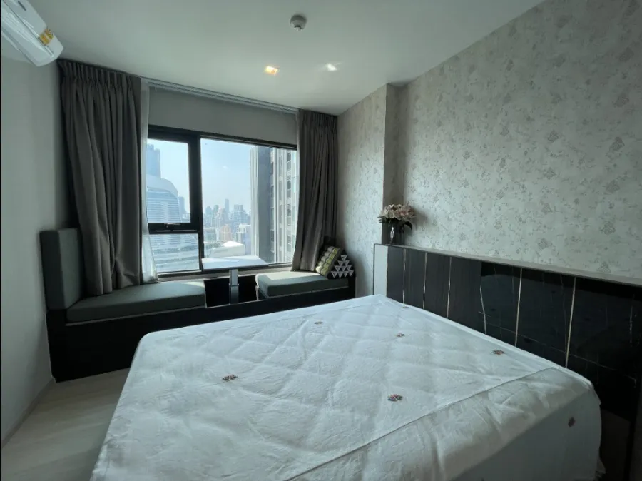 ขาย ไลฟ์ วัน ไวร์เลส ชั้น 39 Fully Furnished หิ้วกระเป๋าเข้าอยู่ได้ทันที จองเลย ก่อนหลุดมือ