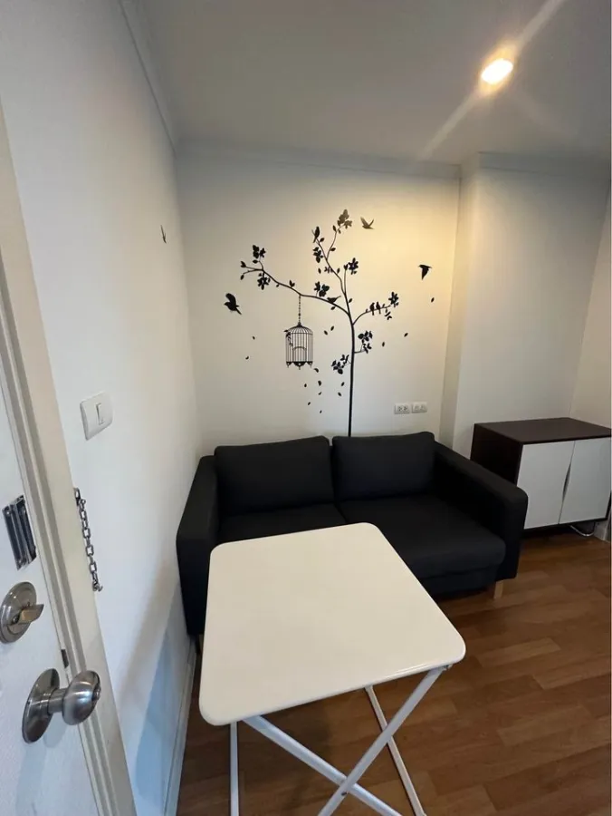 For sale: Lumpini Place Ratchayothin, 17th floor, north side, complete with furniture and electrical appliances. Just carry your bag and move in.