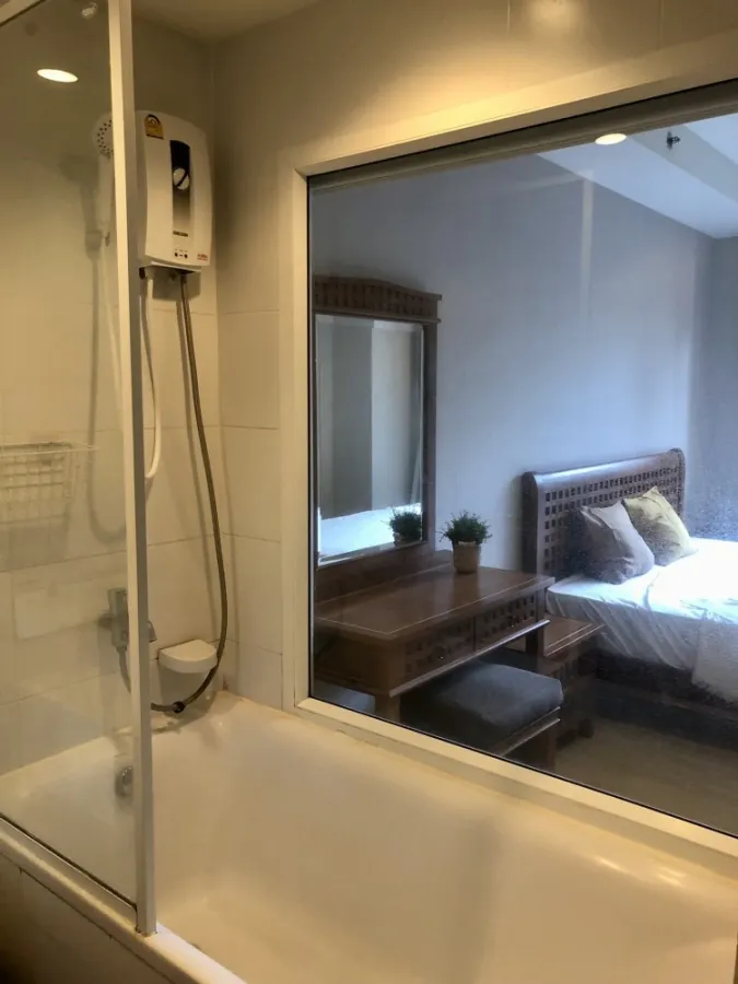 Rent The Seed Mingle Sathorn-Suanplu, spacious room There is a usable area, good price, if interested, hurry up to move and book now.