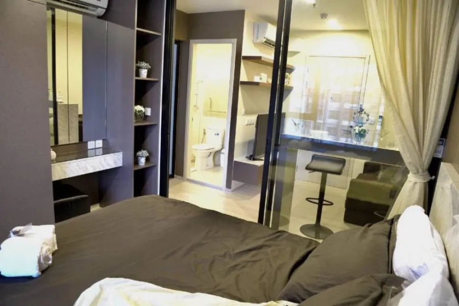 Condo for rent Life Asoke, pool view, good location, furniture, ready to move in, book now!!