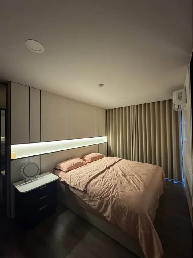 Urgent sale, Condo Flexi Sathorn - Charoen Nakhon, empty room, not expensive price, those who like to decorate rooms should not miss this.