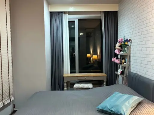 For rent: Ceil by Sansiri, bedroom with beautiful wallpaper and a gorgeous built-in wardrobe. Book now, get it first.