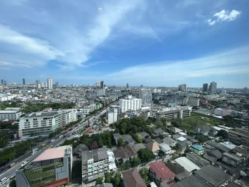 คอนโดให้เช่า ไบร์ท วงเวียนใหญ่ ชั้น 20 ฝั่งด้านใน ห้องมุมเห็นสระว่ายน้ำ มาจองได้แล้ววันนี้ อย่าพลาดเด็ดขาด
