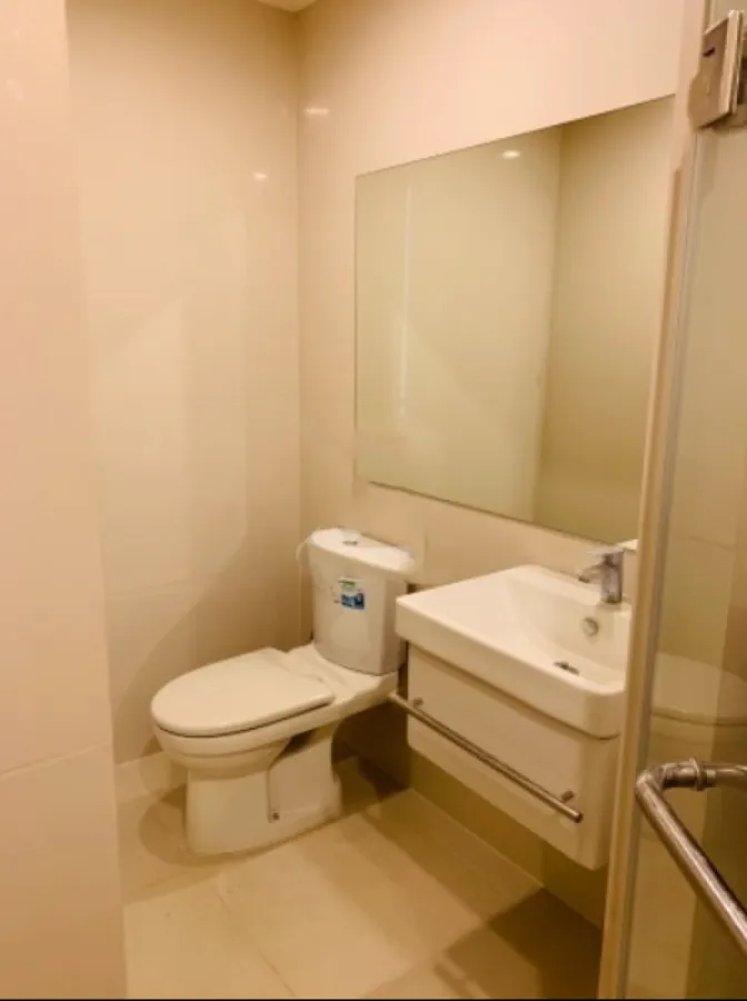 Condo for sale Life Asoke, 16th floor, clear view, cool north wind, beautiful room with furniture.