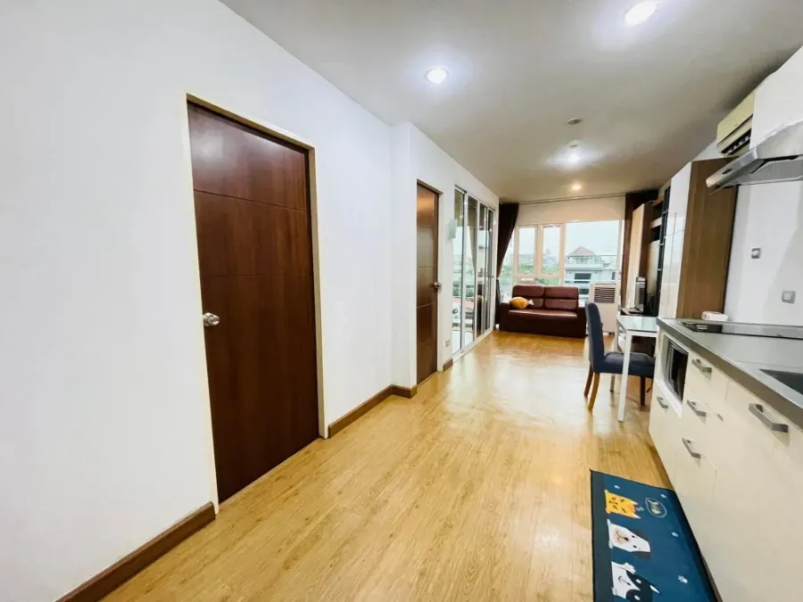 For rent, Tourmaline Gold, Sathorn-Taksin, fully furnished room. There are no big buildings obscuring the view. Hurry up and book now.