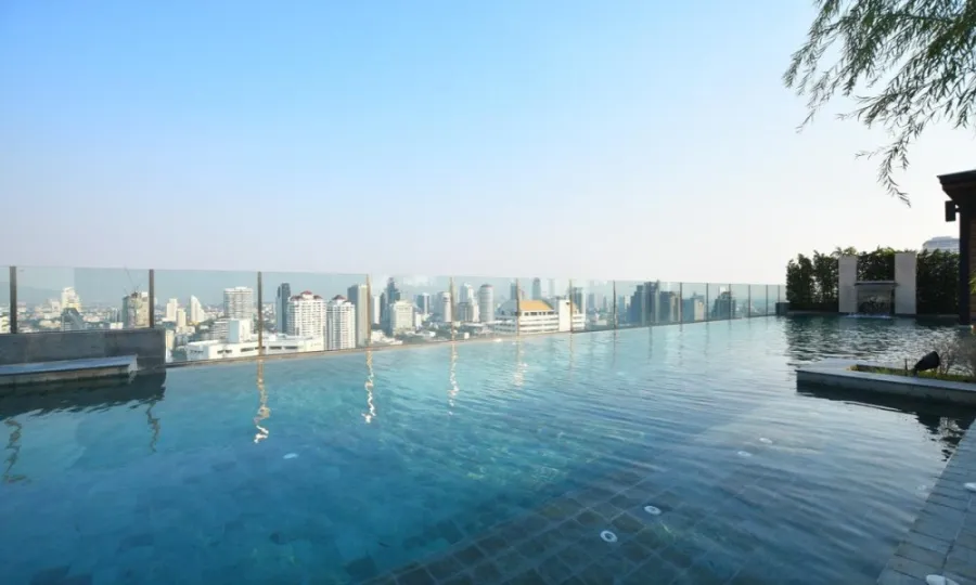 For rent H Condo Sukhumvit 43, great room number. Simply decorated, very livable, lots of usable space, book now.